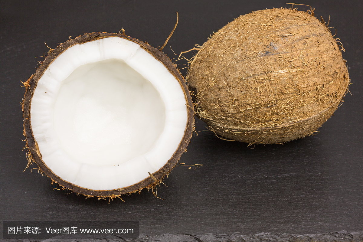 半個(gè)椰子和整個(gè)椰子
